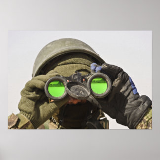 Pôster Um soldado afegão varreu o horizonte