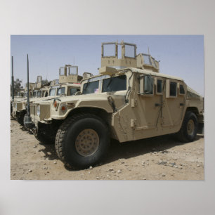 Pôster Uma fileira dos humvees das forças armadas Polic