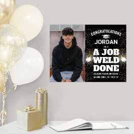 Poster Uma Foto De Graduação De Soldadura Feita Por Um Tr