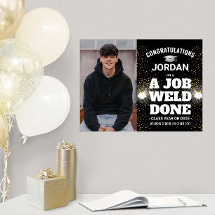 Poster Uma Foto De Graduação De Soldadura Feita Por Um Tr