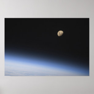 Poster Uma lua gigante visível sobre a atmosfera da Terra