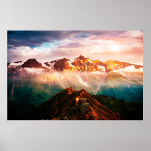 Poster Uma olhada nas colinas iluminadas pelo sol no crep