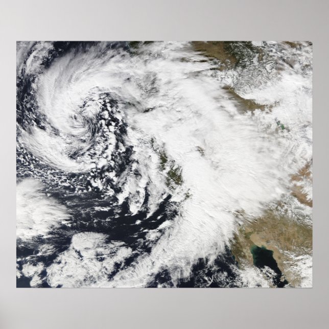 Pôster Uma série de fortes tempestades com ventos fortes  (Frente)