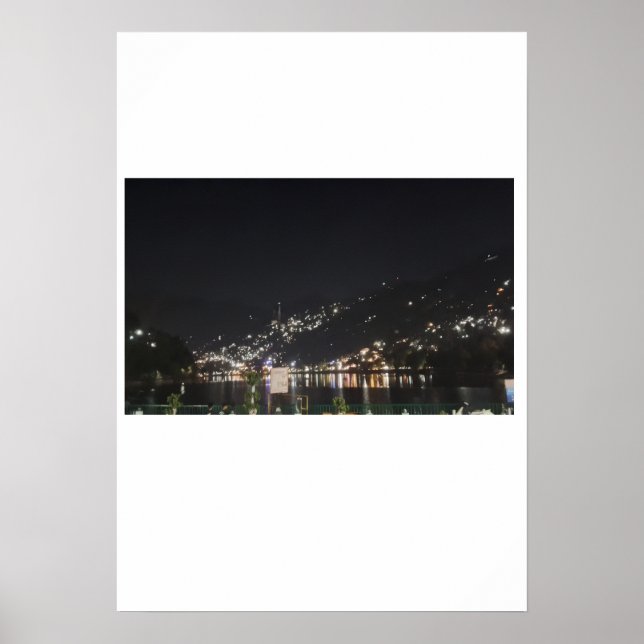 Poster Uma vista imensa de luzes num pico. (Frente)
