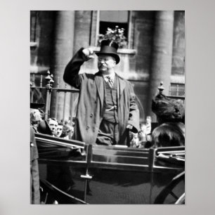Poster Ursinho Roosevelt Dando Seu Chapéu A Uma Multidã