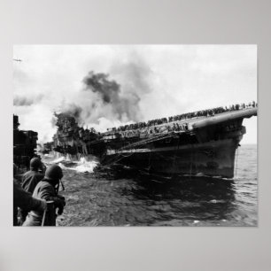 Poster USS Franklin após o ataque - 1945
