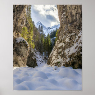 Poster Vale de inverno e primavera e montanhas