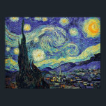 Pôster Van Gogh está no Starry Night<br><div class="desc">A obra-prima de Van Gogh: Noite Estrelada. A Noite Estrelada é um óleo na canvas do pintor holandês poste-impressionista Vincent van Gogh. Pintado em junho de 1889, mostra a visão da janela voltada para leste do seu quarto de asilo na Santo-Rémy-de-Provence, pouco antes do nascer do sol, com a adição...</div>