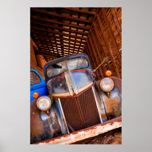 Poster Velho caminhão enferrujado numa fazenda