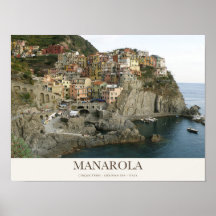 Vila Colorida de Manarola Acima do Mar da Ligúria
