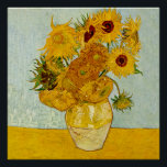 Pôster Vincent Van Gogh 12 Girassóis Impressionista<br><div class="desc">O vaso de girassóis de Vincent Van Gogh com 12 flores é uma das famosas séries de girassóis de Van Gogh. Esta pintura de girassóis faz parte do segundo conjunto de belas pinturas impressionistas de girassóis, que ele criou em 1888. Os girassóis são amarelos contra um fundo azul claro. Como...</div>