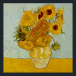 Pôster Vincent Van Gogh 12 Girassóis Impressionista<br><div class="desc">O vaso de girassóis de Vincent Van Gogh com 12 flores é uma das famosas séries de girassóis de Van Gogh. Esta pintura de girassóis faz parte do segundo conjunto de belas pinturas impressionistas de girassóis, que ele criou em 1888. Os girassóis são amarelos contra um fundo azul claro. Como...</div>