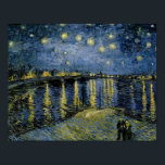 Pôster Vincent van Gogh - Noite Estrelada<br><div class="desc">Starry Night por Vincent van Gogh, 1888. Vincent van Gogh foi um pintor holandês do Posto-impressionista que está entre as figuras mais famosas e influentes da história da arte ocidental. Em pouco mais de uma década ele criou cerca de 2100 trabalhos de arte, incluindo cerca de 860 pinturas a óleo,...</div>