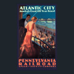Poster Vintage Art Deco Atlantic City No Viagem Da Noite<br><div class="desc">Esta é uma impressão de uma vintage Art Deco Altantic City, Pensilvânia Railroad viagem de Turismo poster por Edward M. Eggleston. Ele apresenta um casal jovem numa varanda com vista para a noite da formiga de Atalnta City no fundo. Embora a cor de fundo seja derivada do original, você pode...</div>