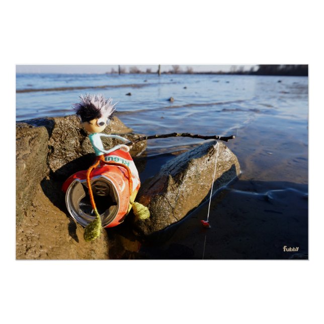 Pôster Vissende Fubby op een blikje aan de waterkant. (Frente)