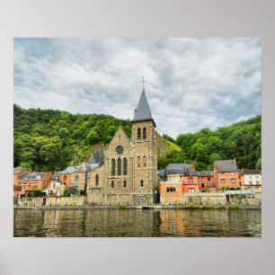 Pôster Vista da antiga igreja em Dinant a partir do rio M