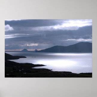 Pôster vista de rochas esqueléticas