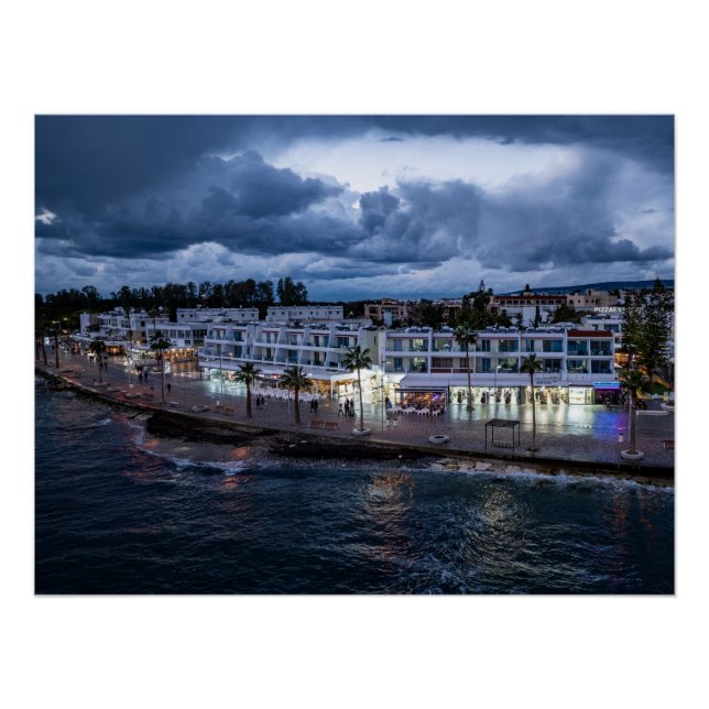 Pôster Vista do drone do sotaque de Paphos à noite (Frente)