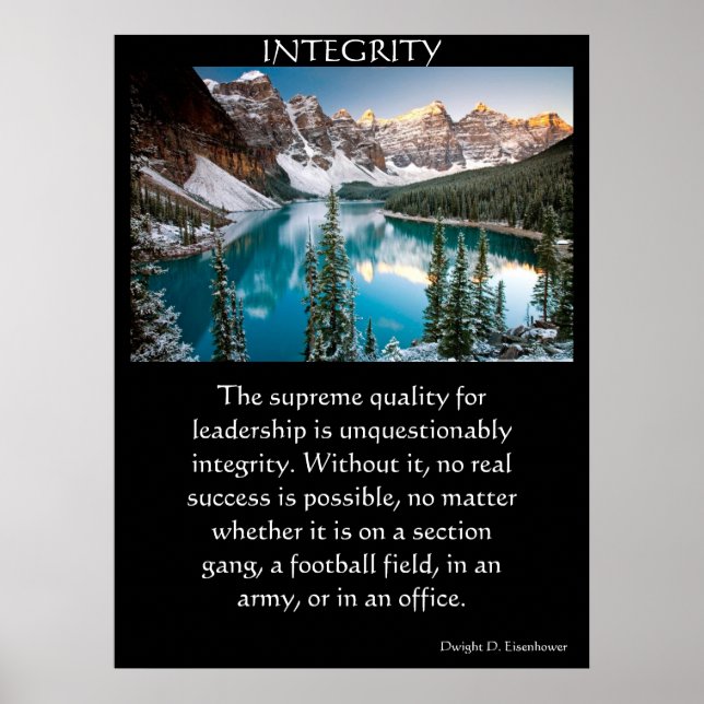 Pôster Vista do vale das montanhas com tampos de neve (Frente)