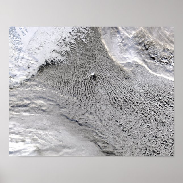 Pôster Vórtices em nuvem na Ilha Jan Mayen (Frente)