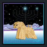 Pôster "Wheaten Terriers em Chanukah"<br><div class="desc">"Wheaten Terriers at Chanukah" é um design de arte único para o feriado judeu "Chanukah",  que inclui dois terríveis com revestimento suave e um menorah Hanukkah iluminado pelas estrelas. Deixamos a dentro do vazio da placa para você personalizar. Trabalho de arte original de trigo © Melanie Light 2005.</div>