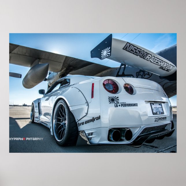 Pôster Widebody Nissan GT-R Libertywalk R35 com avião (Frente)