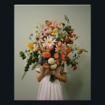 Pôster Wild Flower Girl<br><div class="desc">Menina bonita segurando um buquê enorme de flores botânicas silvestres em sua cabeça</div>