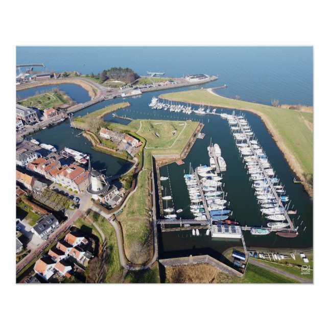 Pôster Willemstad in Nederland met moderne haven. (Frente)