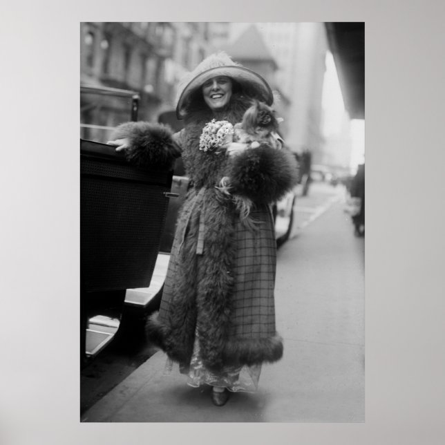 Pôster Woman with Pekingese, early 1900s (Frente)