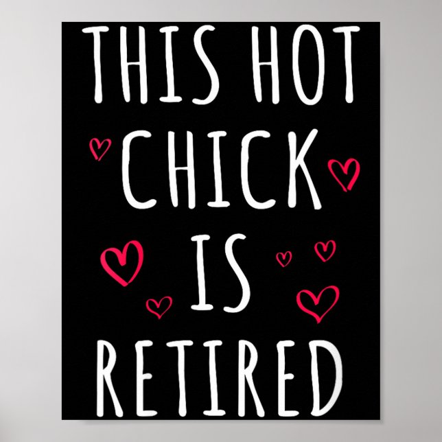 Poster Womens Funny This Hot Chick Is Retired, Woman, Mot (Frente)