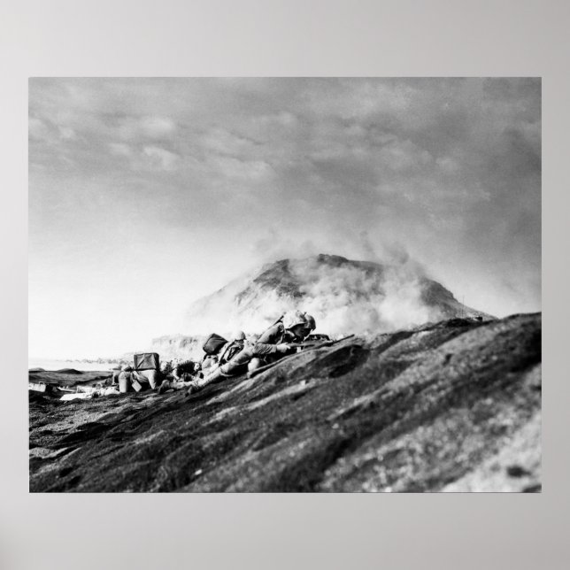 Pôster WWII Marines on Iwo Jima Beachhead (Frente)