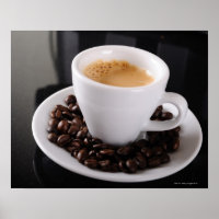 Xícara de Espresso no balcão de granito preto