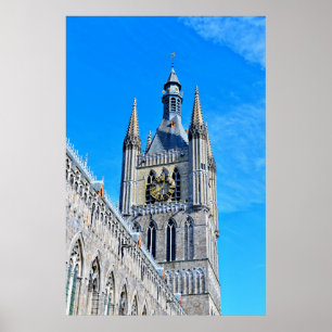 Poster Ypres Cloth Hall em um dia de primavera brilhante
