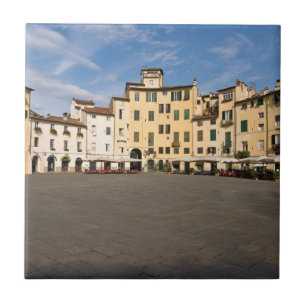Praça Piazza Anfiteatro em Lucca - Toscana, Itál