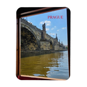 Prague Charles Bridge enquadrou o ímã de visão