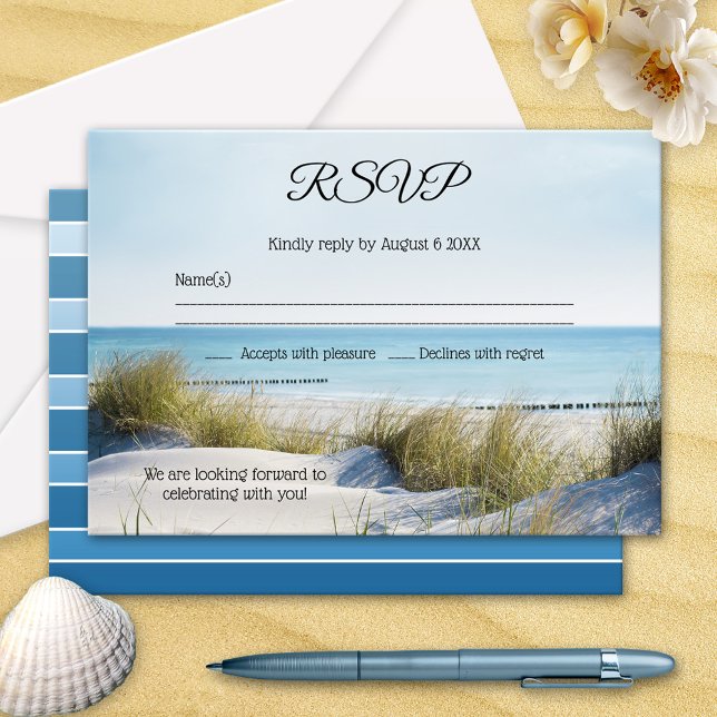 Praia com Convite RSVP de Casamento de Dunes (Beach or destination wedding RSVP invitation card with an image of dunes overlooking a beach)