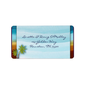 Praia com etiqueta do designer da Palm Tree