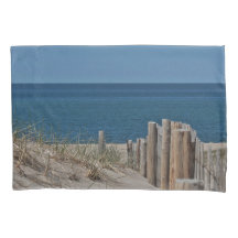 Praia do oceano e cerca da praia