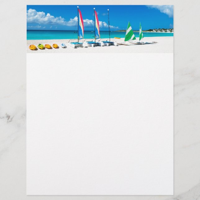 Praia do resort com barcos nele (Frente)