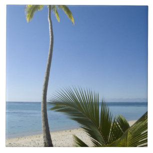 Praia no continente Aitutaki, Ilhas Cook