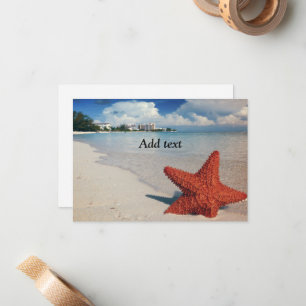Praia tropical com modelo de peixe-estrela