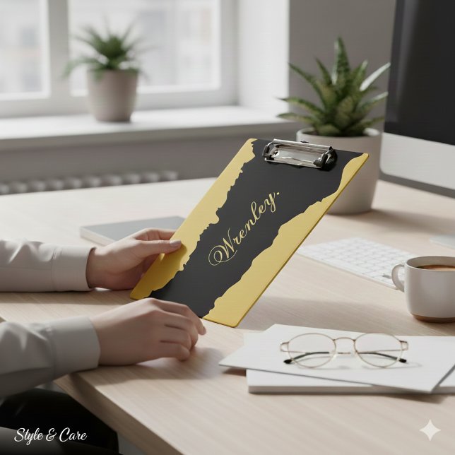Prancheta M Dourada e Preta com Nome Exibido (Metallic Gold and Black Clipboard with Displayed Name)