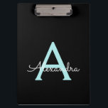 Pranchetas Aqua Teal Blue Script Girly Monographic Name<br><div class="desc">Área de Transferência de Planeamento do Nome do Monograma Azul Preto e Azul Aqua. Isto faz o doce e perfeito aniversário de 16 anos,  casamento,  chá de panela,  aniversário,  chá de fraldas ou festa de solteira presente para alguém que ama luxo de luxo e estilos quíticos.</div>