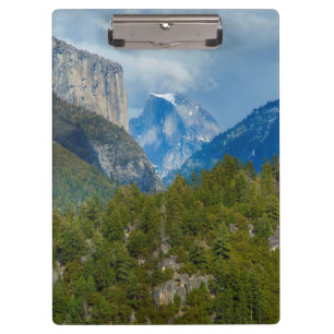 Pranchetas EUA, Califórnia. Vista do Half Dome em Yosemite