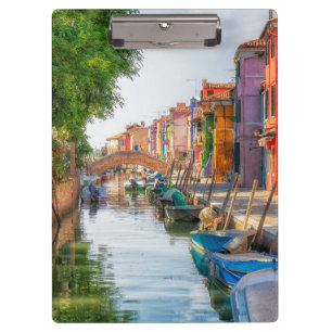 Pranchetas Explore o Charme Vibrante de Burano