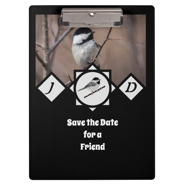 Pranchetas Foto de Monograma Adorável Carolina Chickadee (Frente)