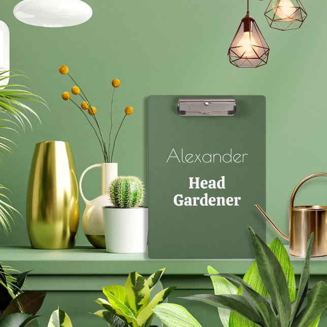 Pranchetas Jardineiro Chefe Presente Divertido Jardim Verde J (A personalized clipboard with Head Gardener words, in sage green and white. Ideal for garden lovers)