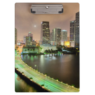 Pranchetas Ligações da ponte através da via navegável a Miami