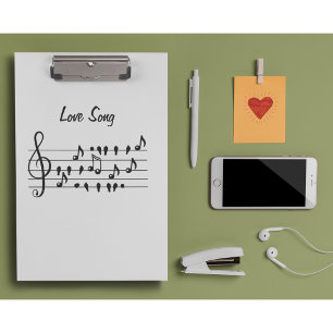 Pranchetas Música de amor, pássaros sentados entre as notas m