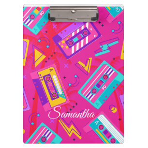 Pranchetas Nome do cassete do anos 80 de tendência Neon Pink
